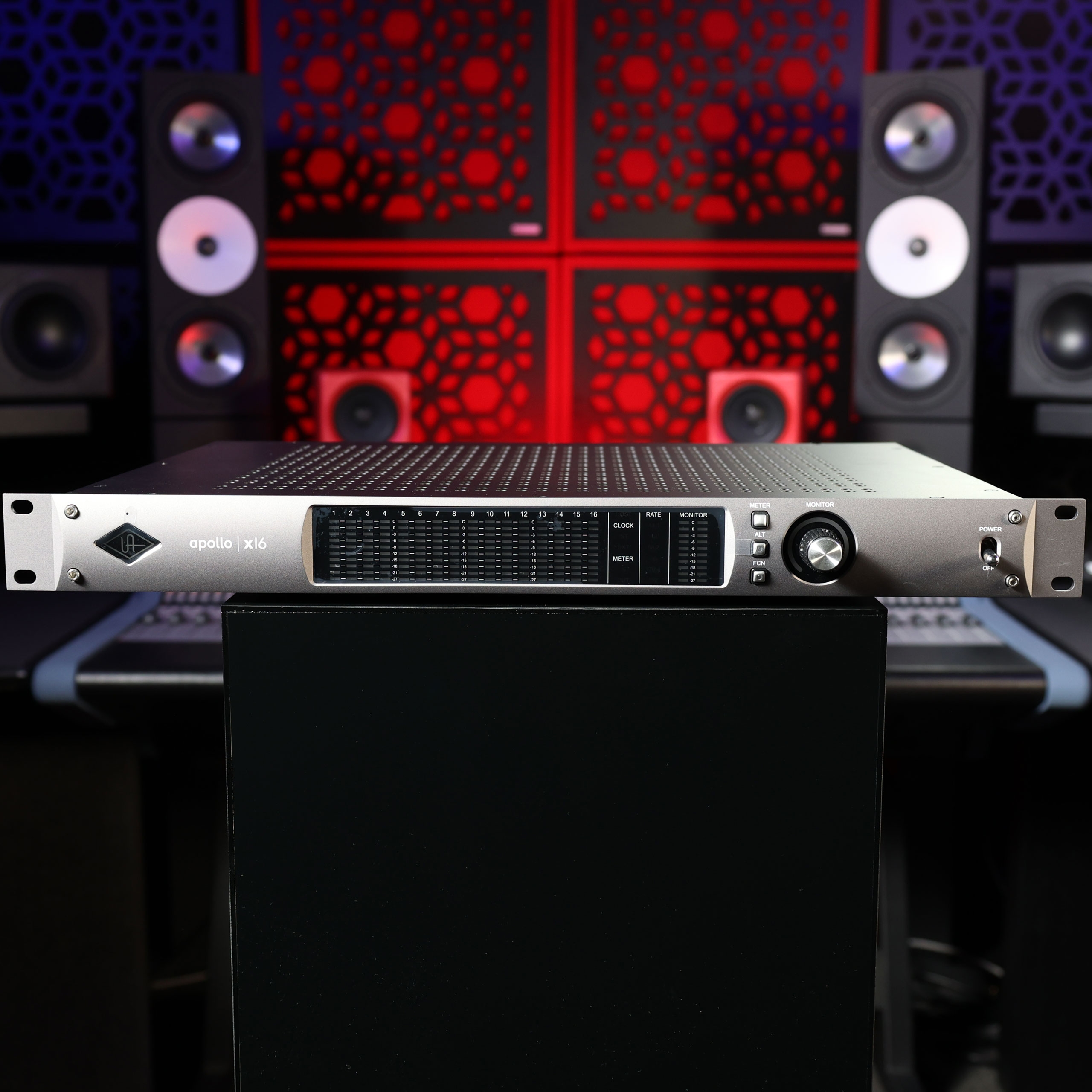 Universal Audio Apollo X16 (Pre-Owned)